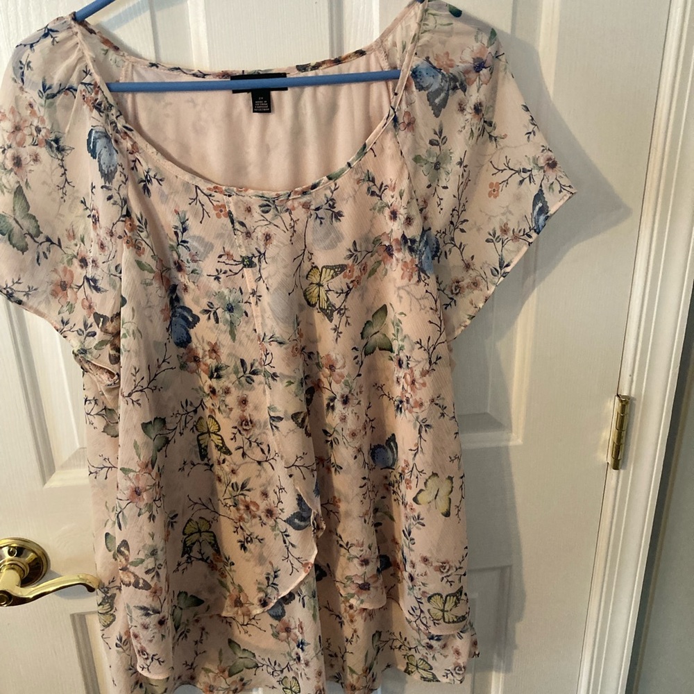 Cream Ruffled Short Sleeve Blouse